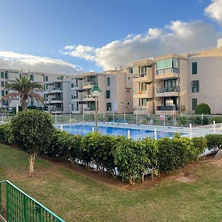New Modern & Centrally-Located Apartment Арона Екстер'єр фото