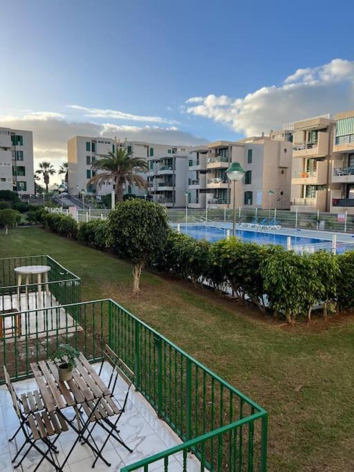New Modern & Centrally-Located Apartment Арона Екстер'єр фото