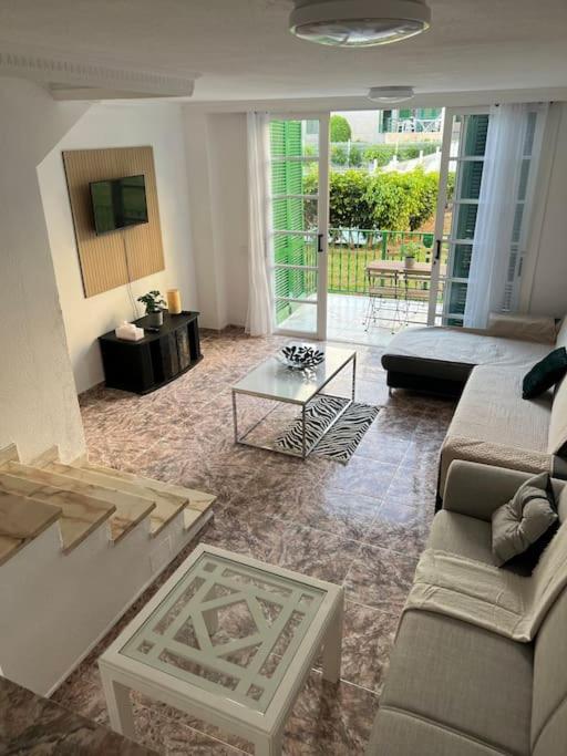 New Modern & Centrally-Located Apartment Арона Екстер'єр фото